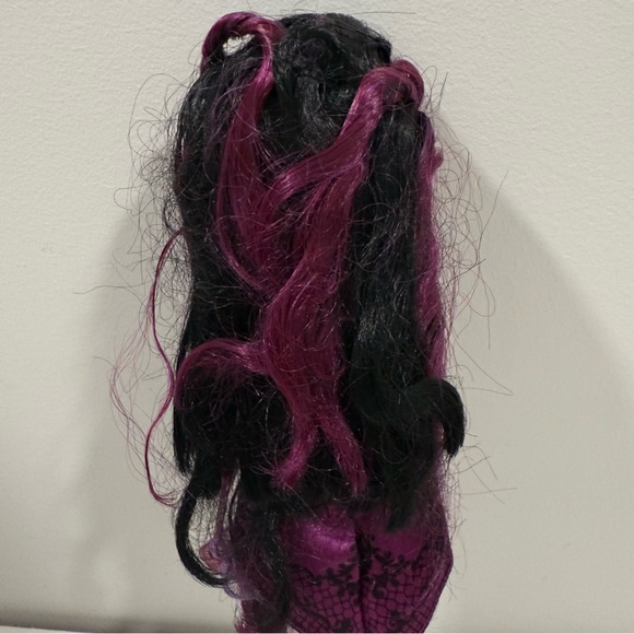 Ever After High First Chapter Raven Queen Doll - Picture 7 of 8